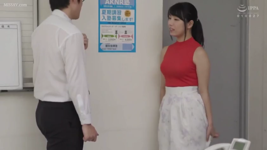 办公室 · 站立 · 中景 · 自然 · 对视 · 海报 · 红色无袖上衣 · 职场情景