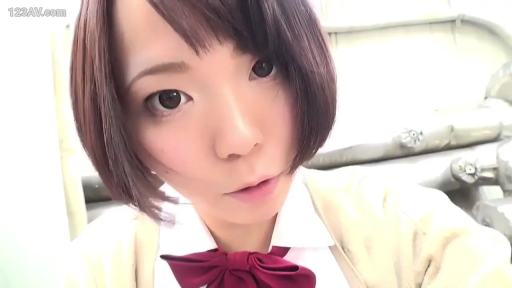 室内 · 校服 · 脸部特写