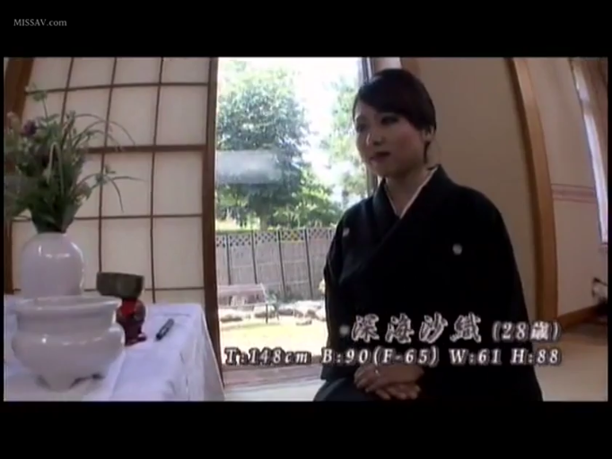坐姿 · 和室 · 半身 · 访谈 · 和服 · 庄重 · 介绍字幕 · 祭坛