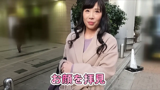 中景 · 站姿 · 街道 · 大衣