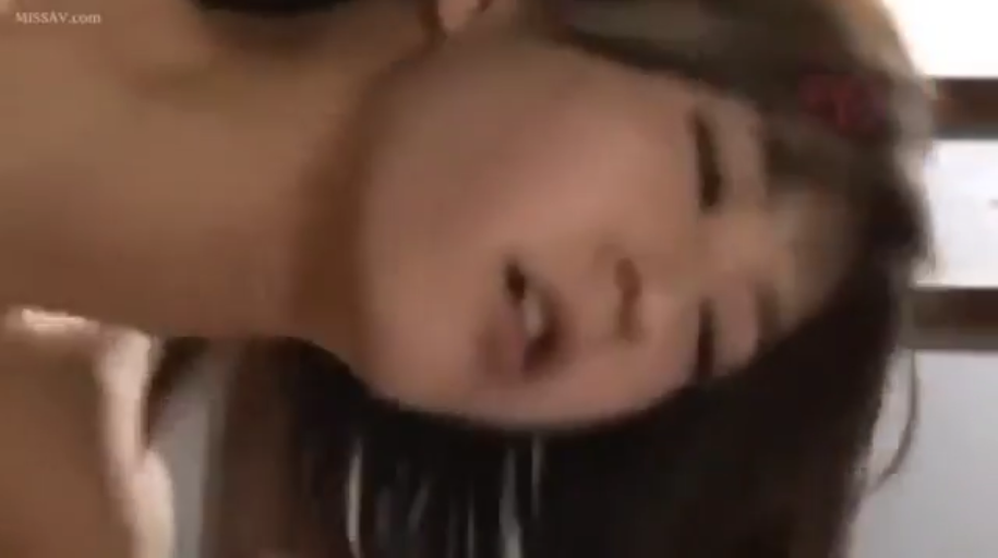 室内 · 脸部特写 · 全裸 · 销魂 · 性爱 · 仰卧