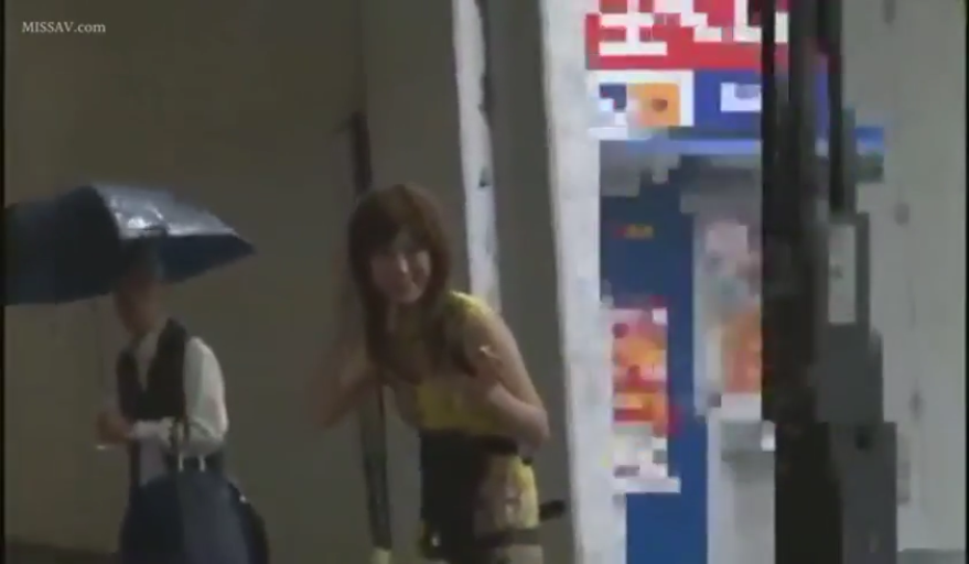 自然表情 · 衬衫背心 · 雨伞 · 夜间户外