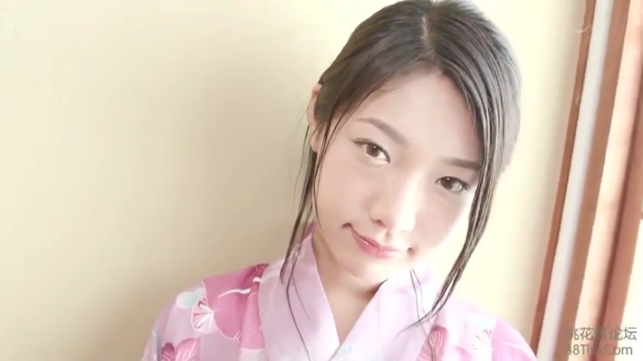 室内 · 微笑 · 面部特写 · 凝视 · 正面 · 亚洲女性 · 粉色浴衣