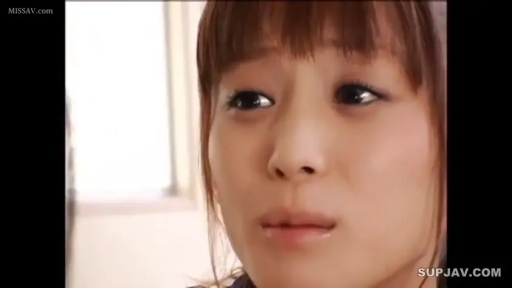 室内 · 委屈 · 脸部特写 · 凝视 · 正面 · 学生装 · 日本AV