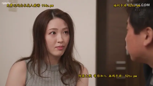 居室 · 凝视 · 灰色无袖针织衫 · 男性侧脸