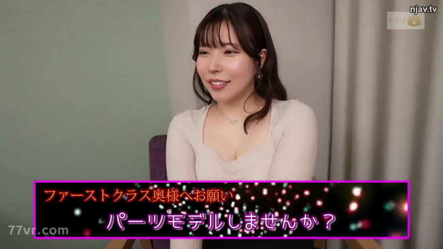 工作室 · 上半身特写 · 温柔 · 视频水印 · 项链 · 白色紧身长袖衫