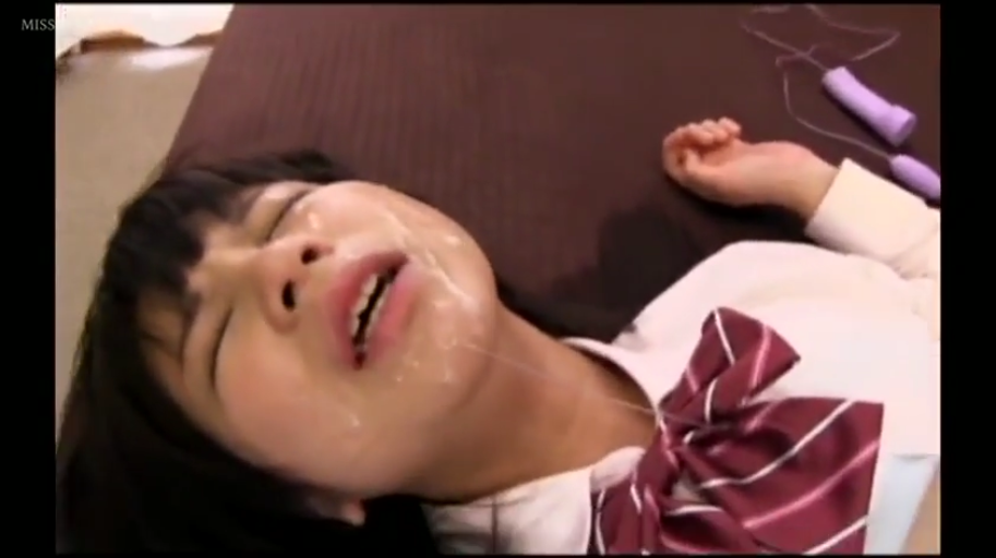 室内 · 脸部特写 · 仰卧 · JK制服