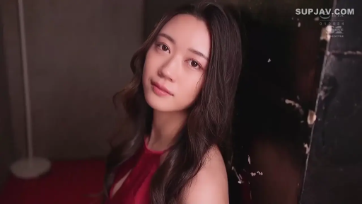 室内 · 脸部特写 · 平静 · 靠墙 · 注视镜头 · 长发 · 红色挂脖连衣裙