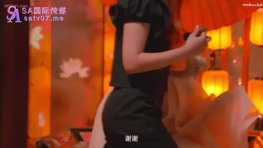 室内 · 站立 · 中景 · 模糊 · 灯笼 · 拿伞 · 黑色旗袍