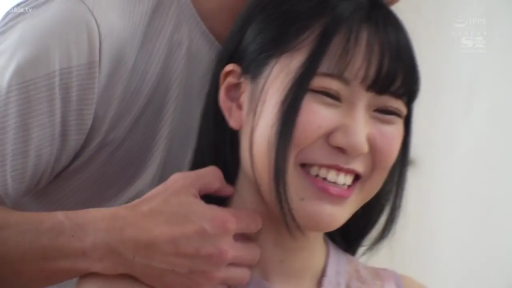 室内 · 脸部特写 · 抚摸 · 笑容 · 日本AV · 紫色上衣 · 男方在后