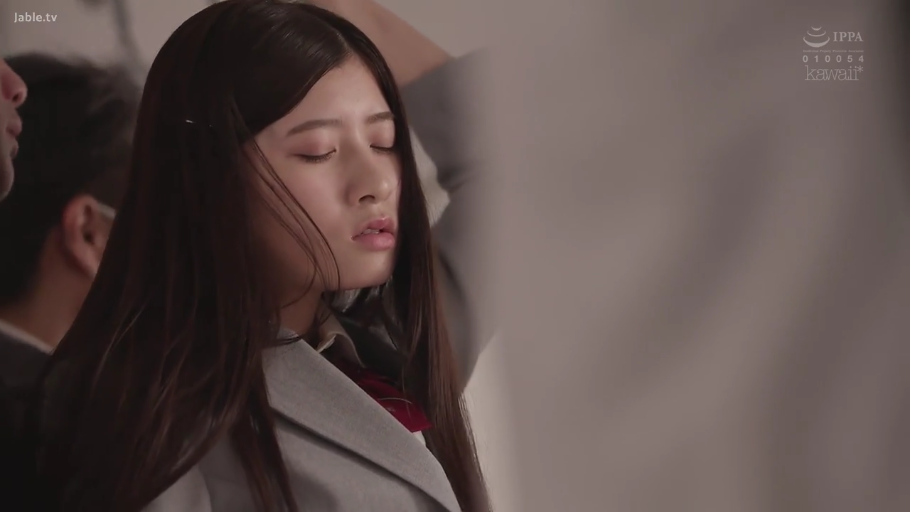 脸部 · 站立 · 制服 · 电车