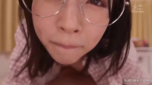 室内 · 眼镜 · 口交表情 · 口部特写 · 浅色上衣 · 口交 · 无