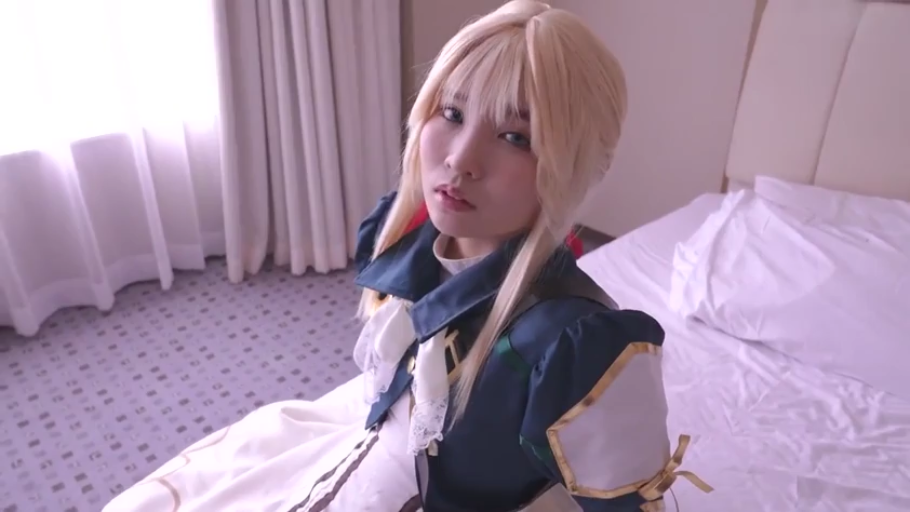 服装细节 · 酒店房间 · 注视 · 动漫角色扮演服
