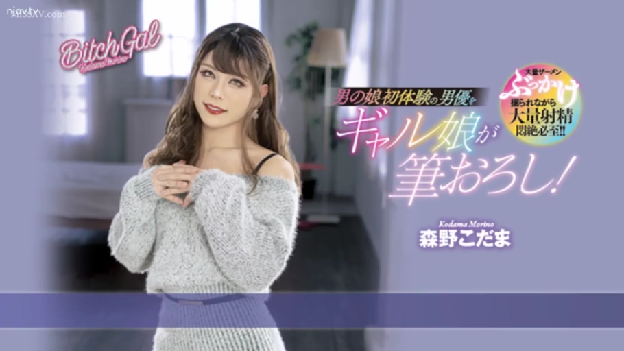 室内 · 站立 · 中景 · 微笑 · 面对镜头 · 伪娘 · 灰色露肩毛衣