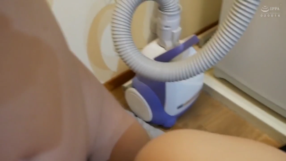 室内 · 裸体 · 吸尘器 · 吸尘器软管特写 · 吸尘器刺激 · 软管吸力
