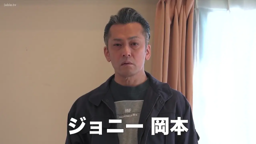 室内 · 面无表情 · 深蓝色夹克 · 男性面部特写