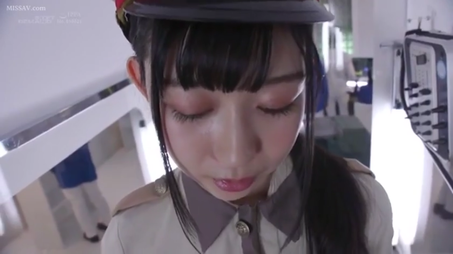 室内 · 俯身 · 脸部特写 · 口交 · 闭眼 · 警察制服