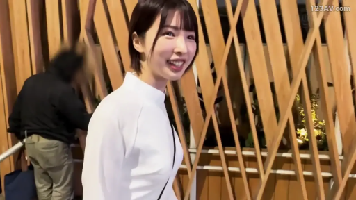 半身 · 户外 · 白色长袖