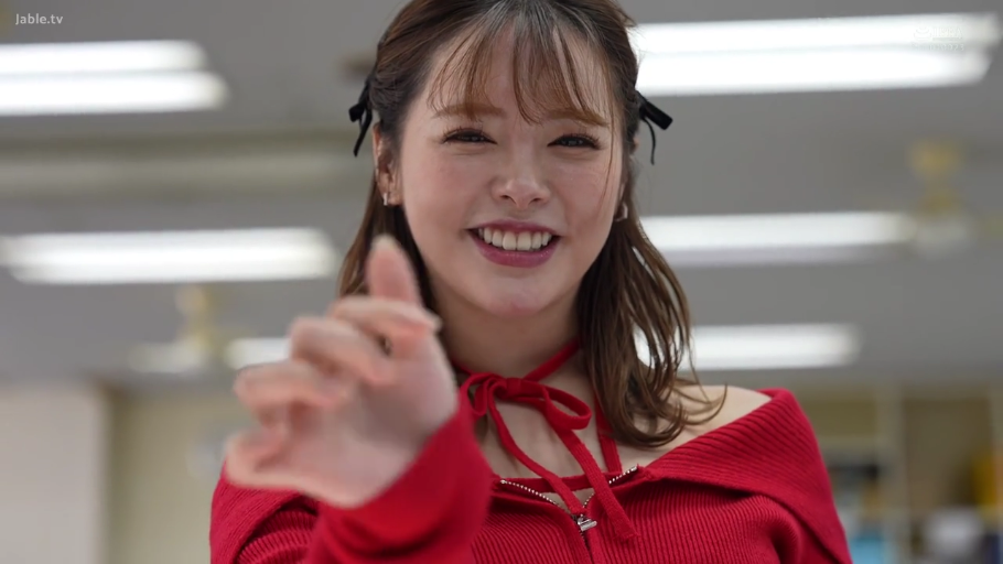 办公室 · 面部特写 · 正面 · 红色露肩针织衫