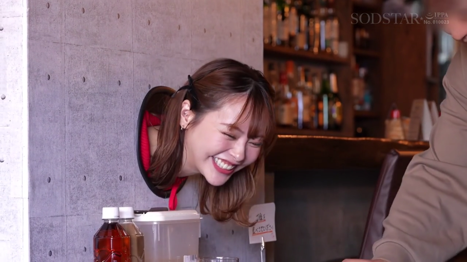 脸部特写 · 酒吧 · 红色上衣 · 钻孔