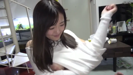 胸部特写 · 娇羞 · 客厅 · 白色针织衫