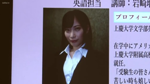 室内 · 上半身特写 · 微笑 · 职业装 · 注视 · 正面 · 教师