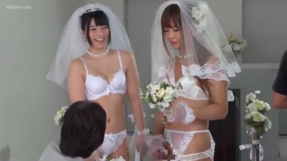 微笑 · 下体口交特写 · 鲜花 · 透明蕾丝内裤 · 室内礼堂 · 婚礼主题 · 口交