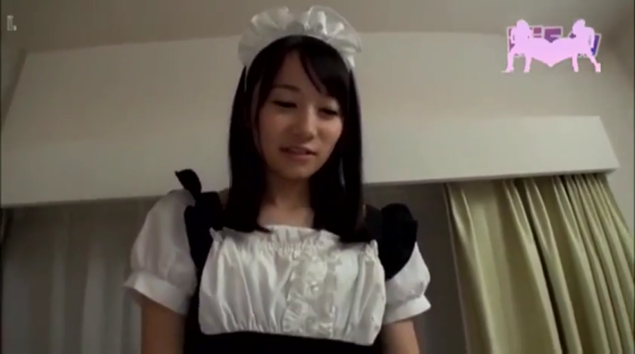 室内 · 站立 · 微笑 · 女仆装 · 上半身 · 低视角 · 发箍 · 向下注视