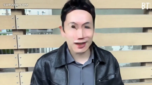 脸部特写 · 灰色衬衫 · 扭曲表情 · 室外 · 脸部特效处理