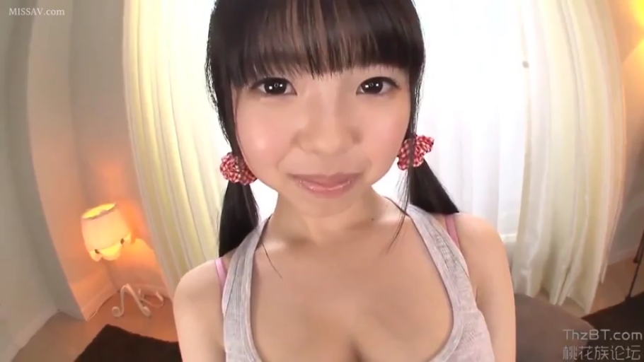 双马尾发型特写 · 清纯 · 灰色背心 · 室内卧室 · 发饰