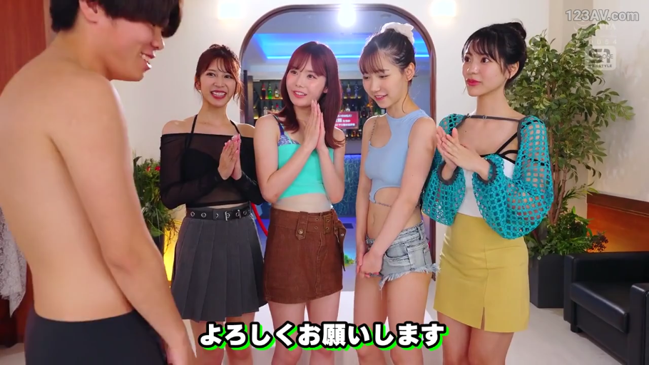 站姿 · 微笑 · 多人 · 酒吧 · 拍手 · 露脐装