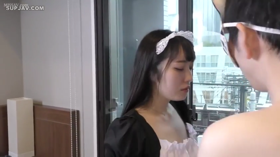 室内 · 角色扮演 · 脸部特写 · 站立 · 闭眼 · 女仆装 · 互动 · 头饰