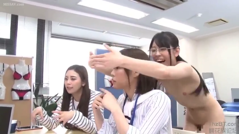 条纹衬衫 · 办公室 · 中景