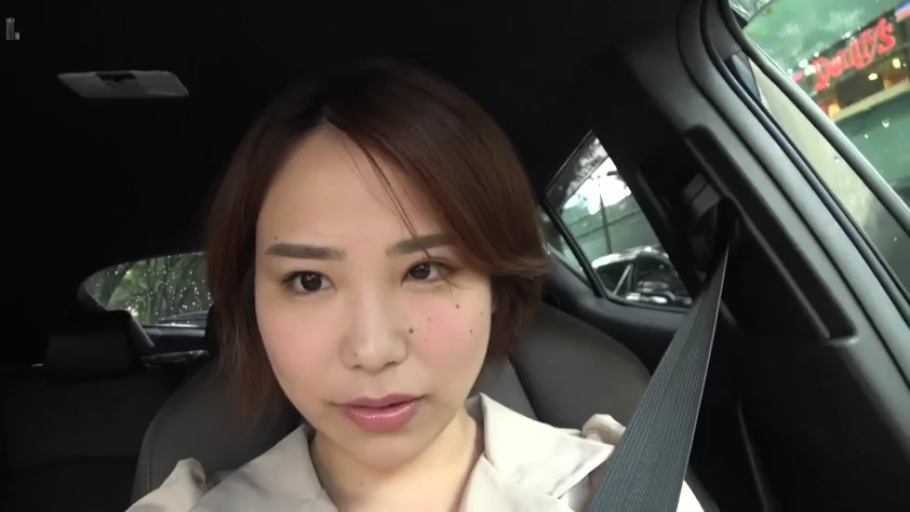 坐姿 · 面部 · 车内 · 自拍 · 休闲服 · 安全带 · 正常 · 非裸露