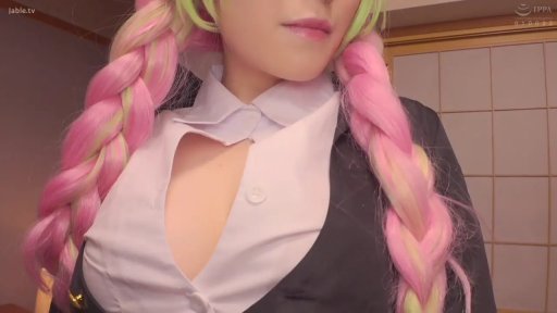室内 · 胸口镂空处 · 胸口镂空制服 · 平淡 · 假发 · 粉色头发