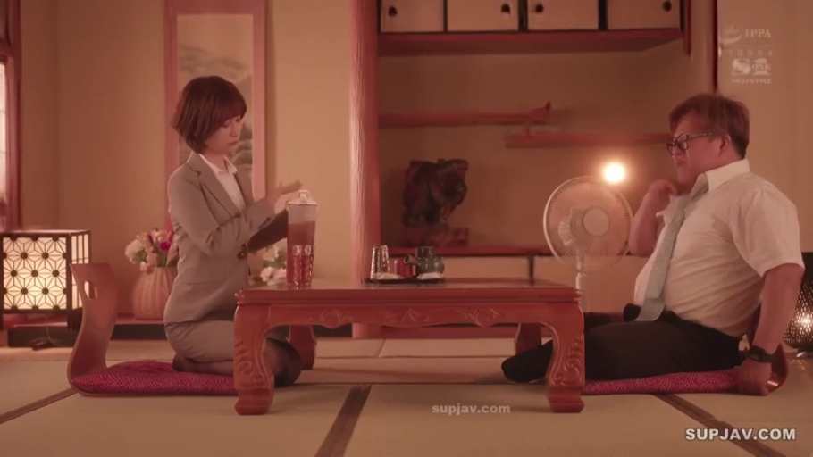 平静 · 和室 · 男士衬衫领带 · 茶具
