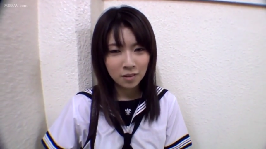 墙角 · 顔部のクローズアップ · 眼神空洞 · 水手服