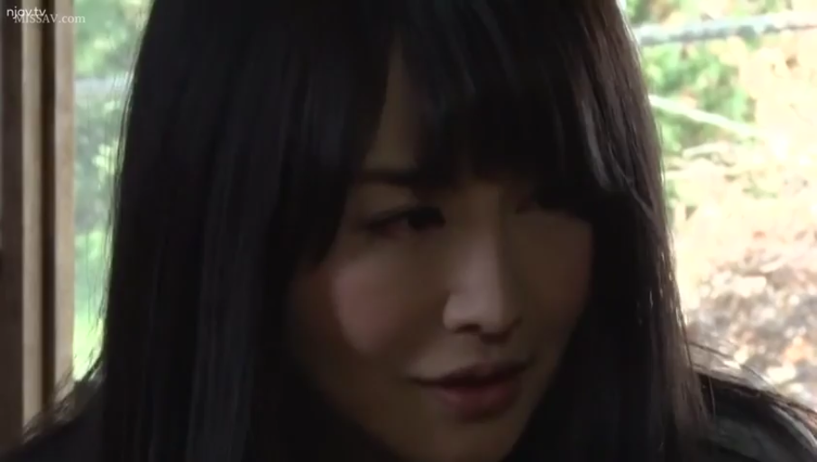 室内 · 眼神特写 · 渴望