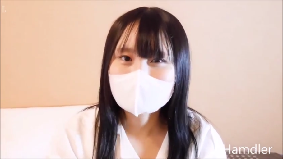 室内 · 脸部特写 · 平静 · 白色衬衫 · 注视 · 口罩 · 正面 · 黑长直