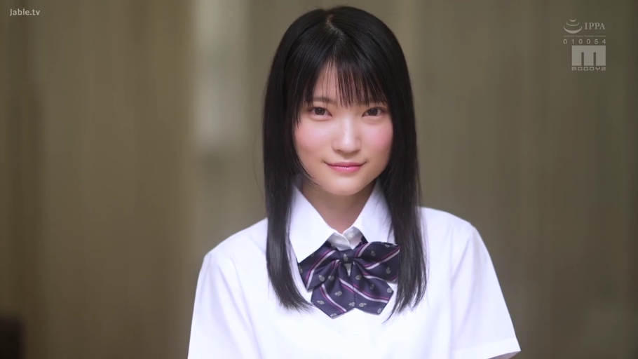 室内 · 清纯 · 面部特写 · 白色学生制服衬衫