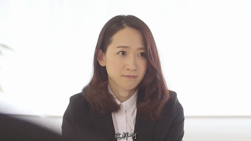 思考 · 办公室 · 黑色西装外套 · 面部特写 · 字幕 · 画面带有字幕