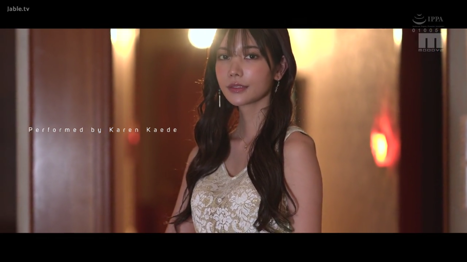 室内 · 站姿 · 微笑 · 半身 · 注视 · 蕾丝裙