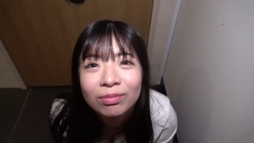 室内 · 期待 · 脸部特写 · 白色上衣 · 口交准备