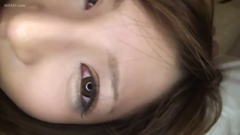 眼睛特写 · 卧室 · 深情注视 · 光线柔和