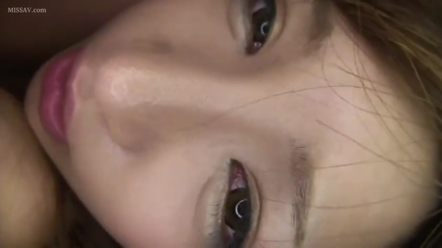 室内 · 渴望 · 眼睛特写 · 无衣物可见