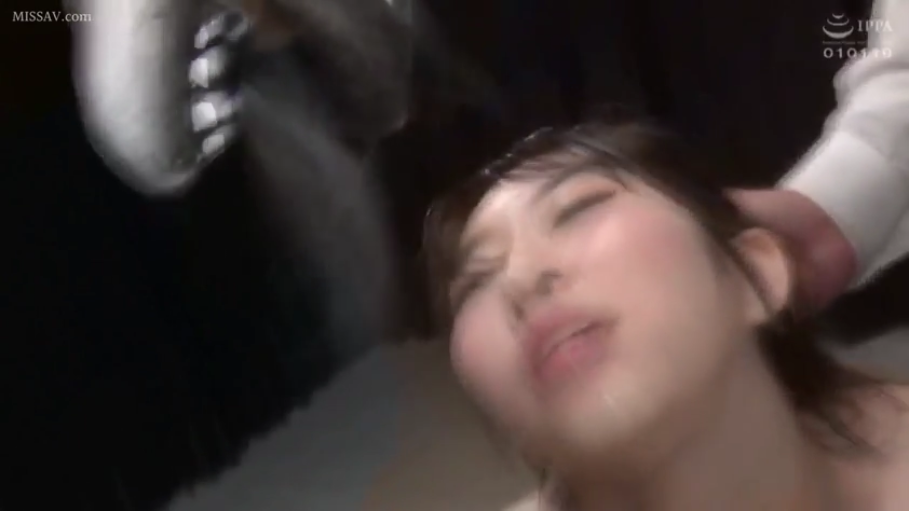 室内 · 脸部特写 · 裸体 · 仰头