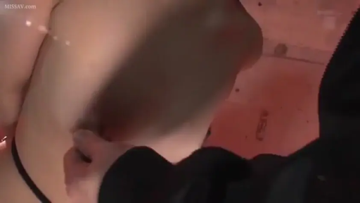 卧室 · 黑色内裤细带 · 侧乳特写 · 暖色灯光