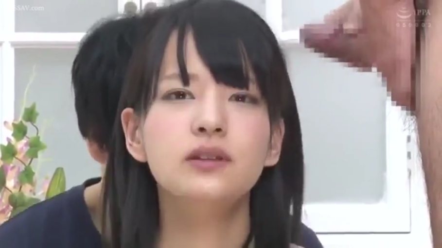 室内 · 迷茫 · 深色上衣 · 口交 · 女子面部特写 · 画面一侧有马赛克处理的男性器官