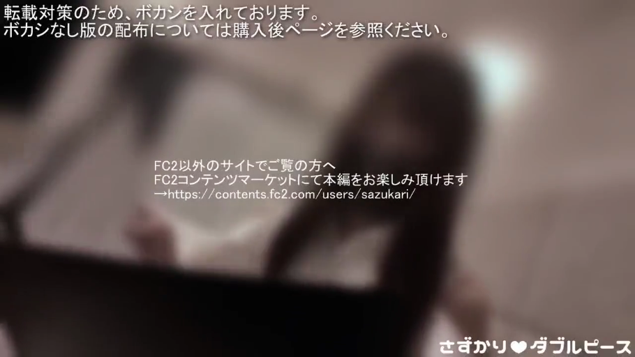 室内 · 中景 · 白色衬衫 · 注视 · 模糊 · 正对镜头 · 深度打码