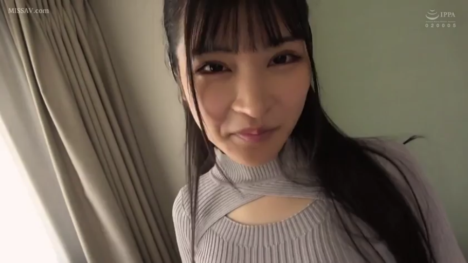 卧室 · 温顺 · 面部特写 · 挖孔设计上衣